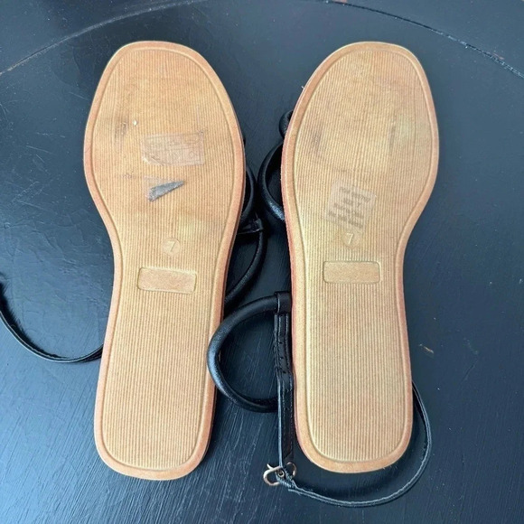 NWOT Journee Collection Karrio Sandal Tan and Black Women’s Size 7 - Picture 3 of 5
